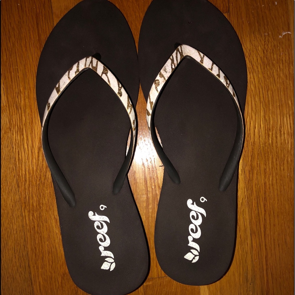 Black size 9 women’s reefs